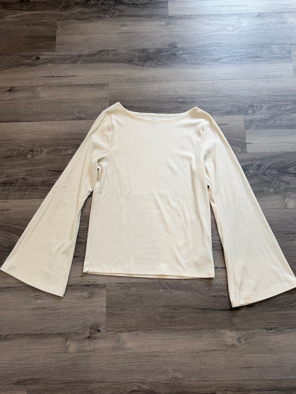 GAP Off White / Cream Ribbed Knit Top with Flared Sleeves